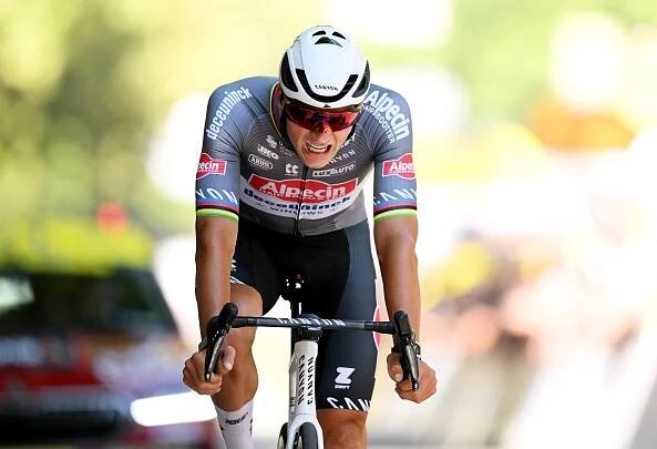 Mathieu van der Poel out of Tour de France with pneumonia