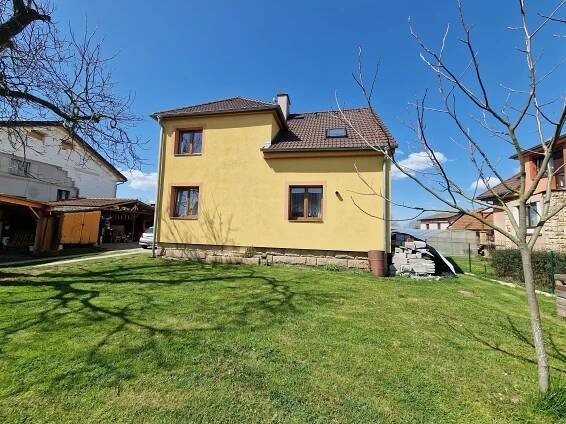 Pěkný dům nedaleko Hořic v Podkrkonoší.