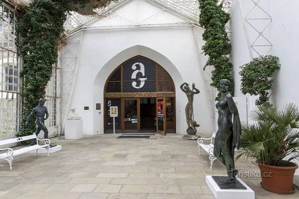 Hluboká – Alšova jihočeská galerie