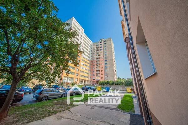 PACÁK REALITY s.r.o. Prodej družstevního podílu k bytu 3+1 se třemi lodžiemi s krásným výhledem do okolí v Přerově, ul