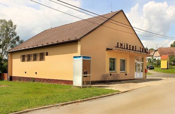 Soubor:Okrouhlá Radouň, small shop.jpg – Wikipedie