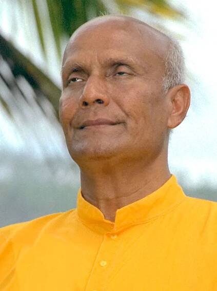 1993-01-15-Sri-Chinmoy-Philippines_DavaoOutdoorConcertBhagabanSongs_-2_8x12DnsSpotAth_4X6