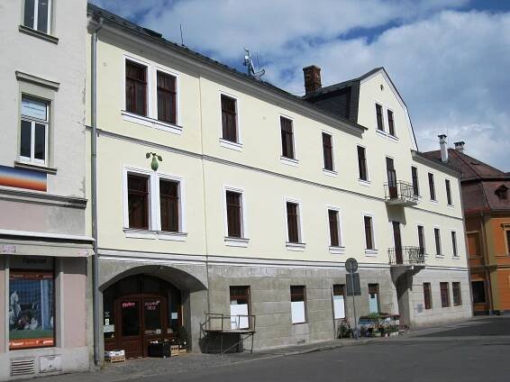 Soubor:Městský dům - býv. hotel Hruška (Bruntál).JPG
