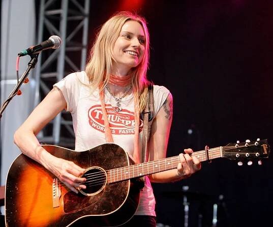 Aimee Mann Biography - Facts, Childhood, Family Life & Achievements