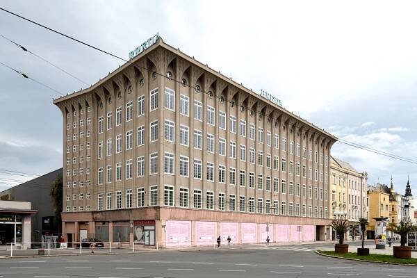 Přestavba obchodního domu Breda & Weinstein | Objekty | Opavský architektonický manuál (OPAM)