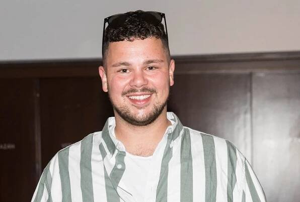 Martin Schreiner si užívá návštěvu barbershopu.