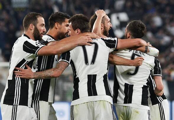 Barcelona opět na pokraji vyřazení z Ligy mistrů, na Juventusu dostala tři góly