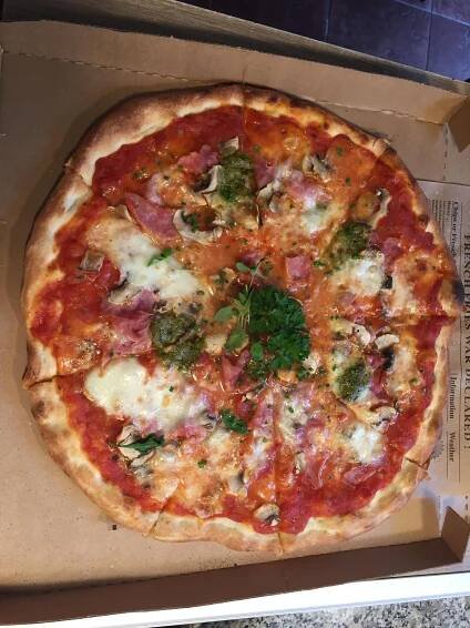 Pizzeria La Mona foto 3