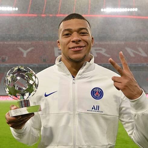Le président du Real Madrid Florentino Perez l'affirme : Kylian Mbappé ne quittera pas le PSG