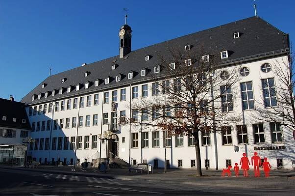 Rüsselsheim am Main – Wikipédia