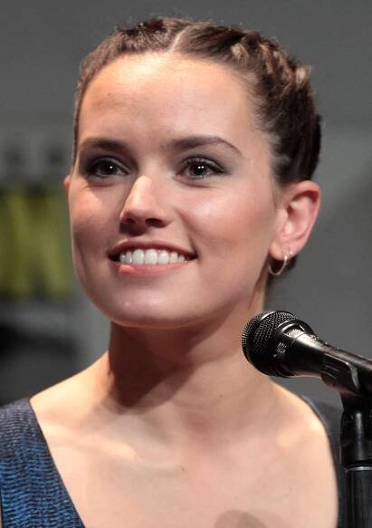 Soubor:Daisy Ridley by Gage Skidmore.jpg