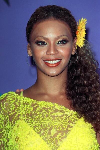 Podstupuje umělé bělení kůže? Poslední vystoupení Beyoncé vzbudilo dotazy, zpěvačce přispěchala na pomoc maminka
