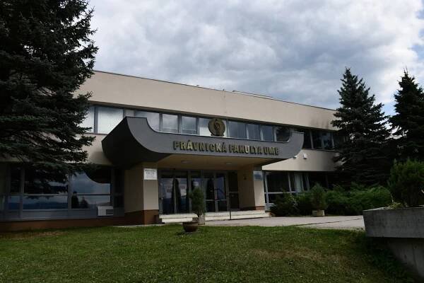 Foto Právnická fakulta UMB