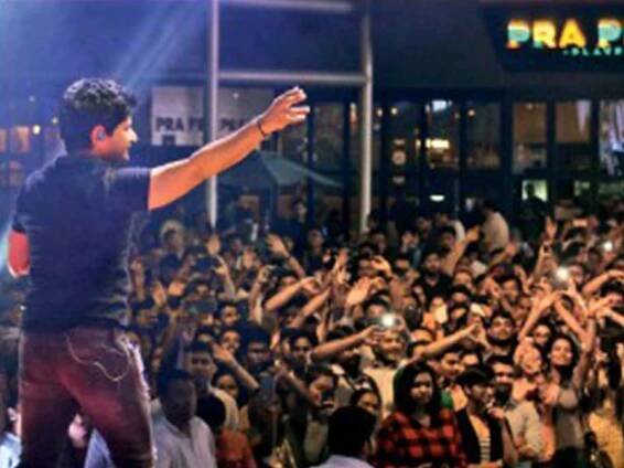 KK & Piyush Mishra Concert-At-DLF-Cyberhub-Gurugram-18th-April-2019-Image-3
