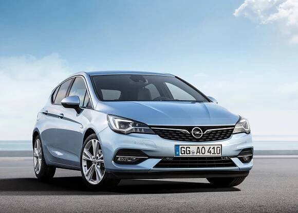 Automobilky nevědí, kdy vám dodají objednané auto. Přesto zdražují..