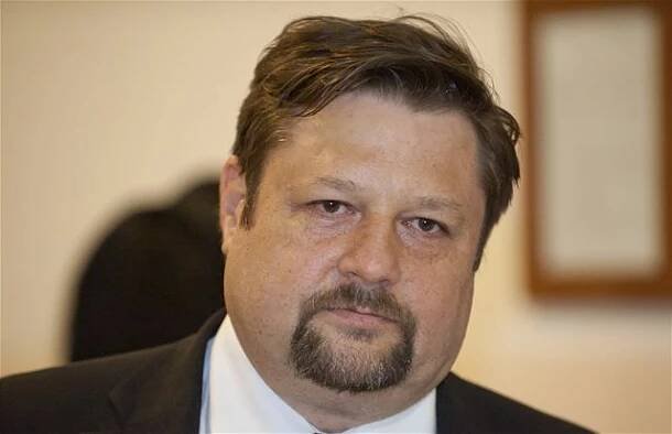WEISS: Normální vězni