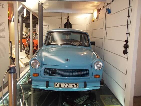Drážďany - Dopravní muzeum - Expozice věnovaná silniční dopravě, nemůže pochopitelně chybět Trabant, Foto vlastní