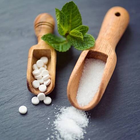 14 Healthy Sweeteners for Coffee (Best Sugar Alternatives)