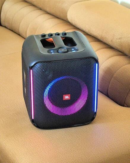 JBL PartyBox Encore z vás spraví kráľa karaoke párty