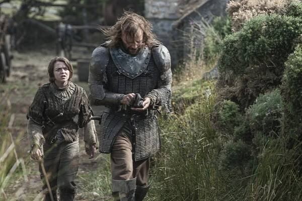 Hra o trůny - Zbaveni okovů - Z filmu - Maisie Williams, Rory McCann