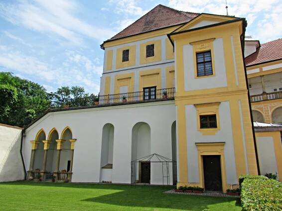 Prohlídka interiérů romantického zámku Tovačov
