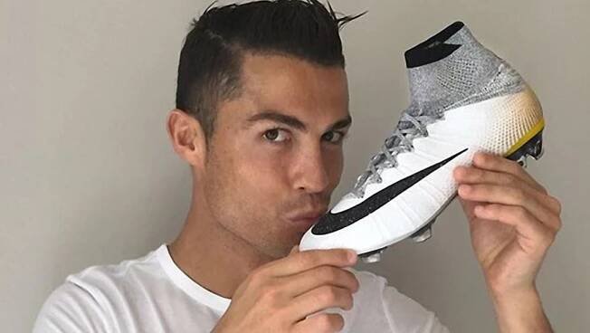 NIKE - Pod křídly bohyně vítězství