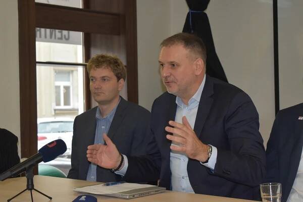 Hradec má novou koalici. Nakonec bude mít většinu 21 zastupitelů