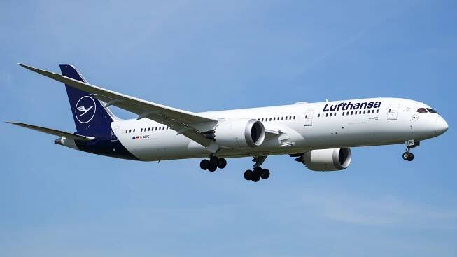 Súbor:Frankfurt Airport Lufthansa Boeing 787-9 Dreamliner D-ABPC (DSC02632).jpg – Wikipédia