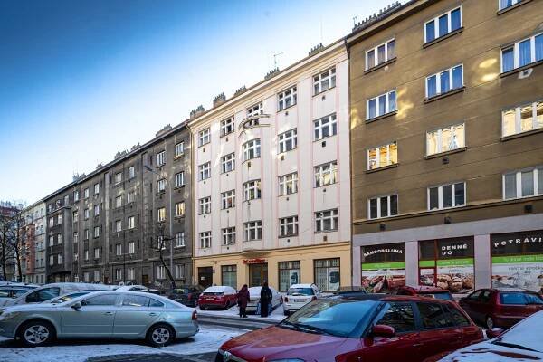 Akvizice a nadcházející vylepšení budovy Žerotínova 58, Praha 3