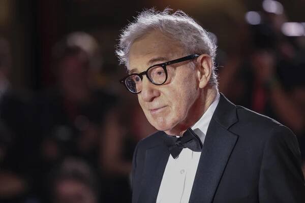 Woody Allen speaks at a Russian film festival, condemned by Ukraine