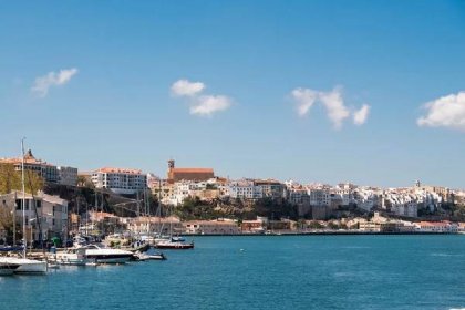 Harbourtrips through the Port of Mahon (Minorca) with Yellow Catamarans