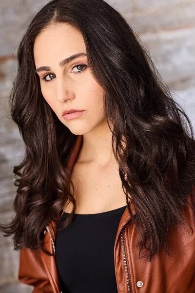 Headshot & Resume — Julianna Goldsmith