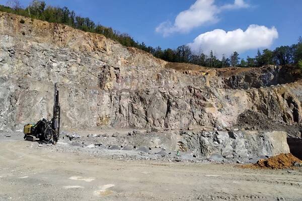 Nedávné mineralogické nálezy Tomáše Kadlece v stříbrnoskalickém lomu - h1