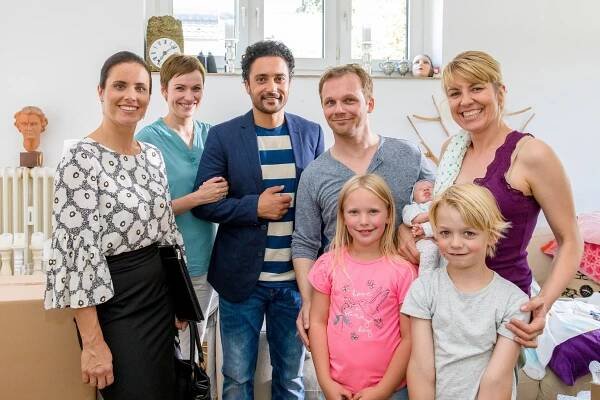 Elisabeth Baulitz, Gundula Niemeyer, Omar El-Saeidi, Ralf Schmitz, Nora Boeckler - Schmitz & Family - Promo