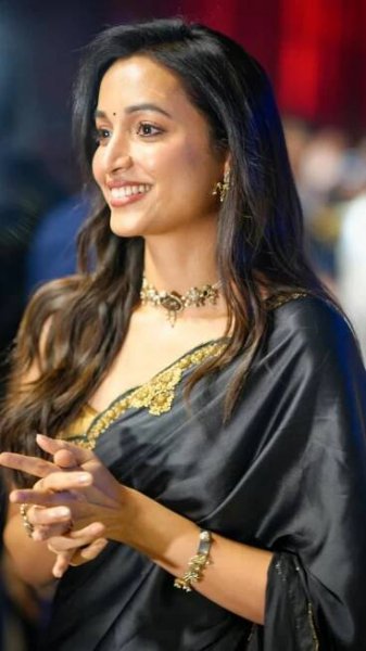 Srinidhi Shetty graceful looks in saare