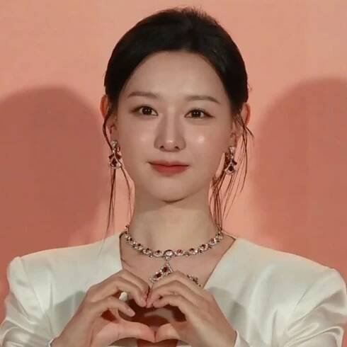 Kim Ji Won 16
