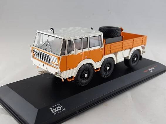 Tatra 813 6x6 1:43 IXO