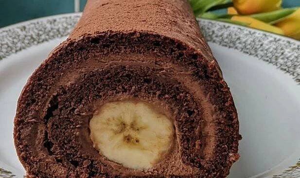 Upekla jsem pařížskou roládu a popravdě víc čokolády v jednom dezertu jsem nezažila! Působila na mě jako čokoládový poklad