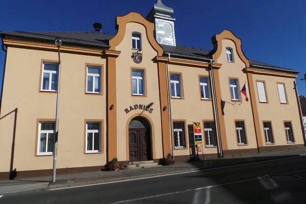 Chodová Planá - úřad městyse foto 1
