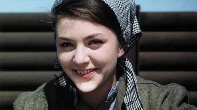 Jitka Zelenohorská ve Skřiváncích na niti, takhle byla krásná.