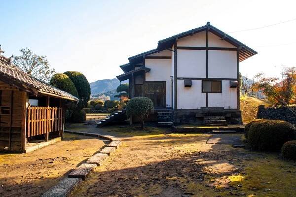 A Walking Tour of Obi Castle Town » SIMONE ARMER