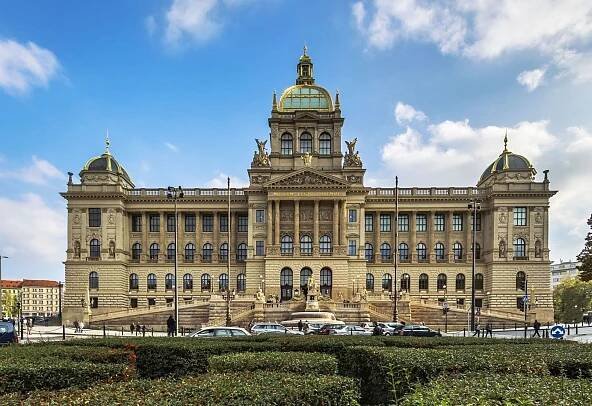 Praha se chystá na turistickou sezónu. Věže prodlouží otevírací dobu