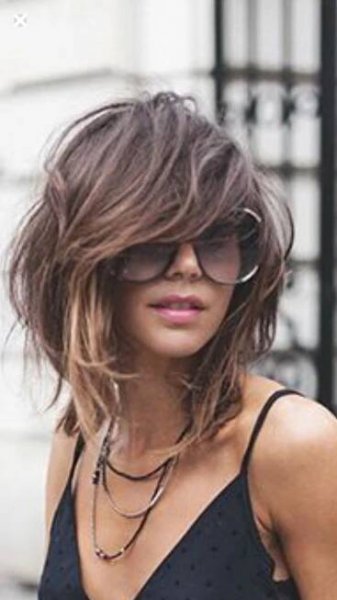 Pin di myDogsAGonk su fuckyeah hair | Tagli di capelli lunghi carrè, Capelli, Tagli capelli spettinati