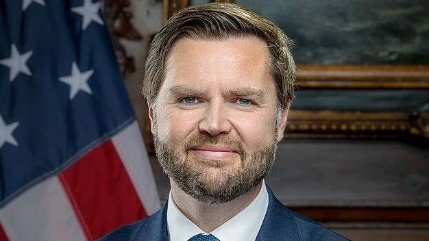 Lži a omyly z proslovu J. D. Vance. Je pokrytec a demagog