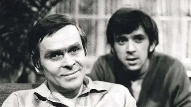 Eduard Cupák zemřel 23. 6. 1996. Otce zabili Němci, jeho zatkla STB, přes zákaz hraní hřbet neohnul