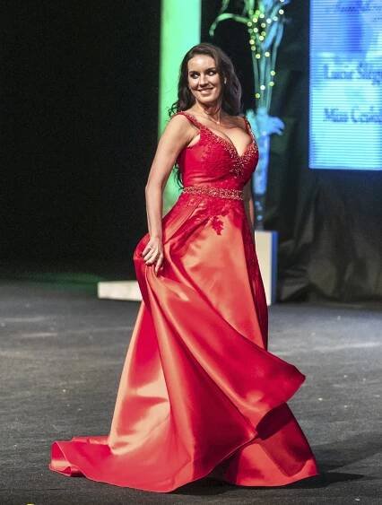 Sexy žena hokejového bijce Šlégra okouzlila v rudém korzetu!