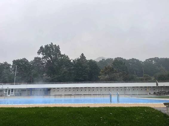 Mimosezonní provoz na koupališti v Brné nabízí termální vodu v rekreačním bazénu a novou finskou saunu.