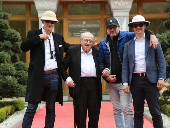 Steve Lichtag, Štěpán Rusňák, Adam Chroust - Kolem Světa Online