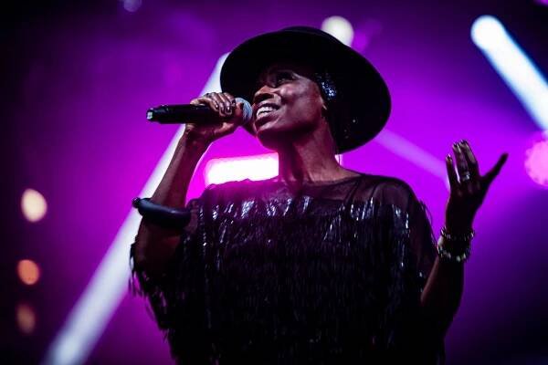 Morcheeba a Indoor Garden Party s Russellem Crowem koncertně zahájili 57. ročník KVIFF
