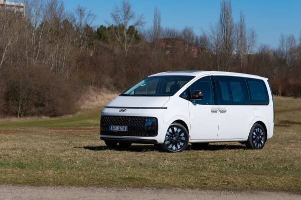 Sci-fi dodávka Hyundai nově bez dieselu. Co to Starii přineslo a o co přišla?